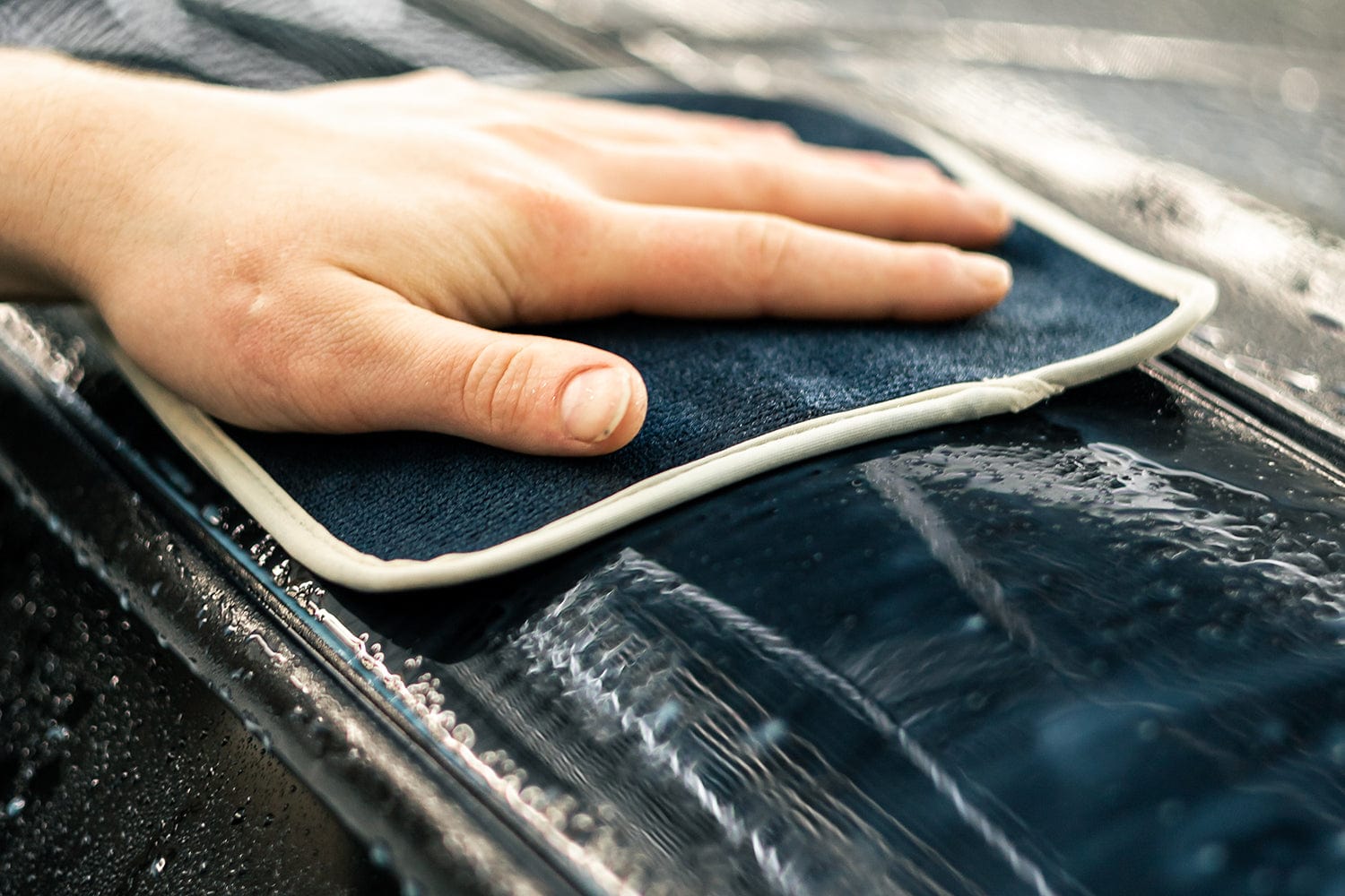 Clay Mitt Car Detailing Towel Quickly Removes Debris from Paint